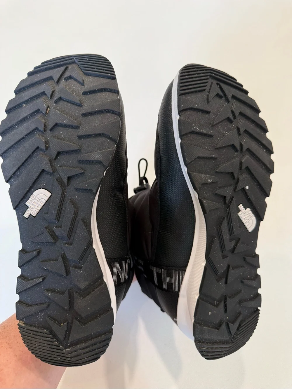 The North Face ThermoBall Pull-On Waterproof Boots Youth Size 6 Black White